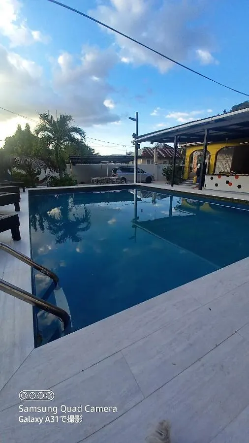 Labrish Guest House Kingston 2*,