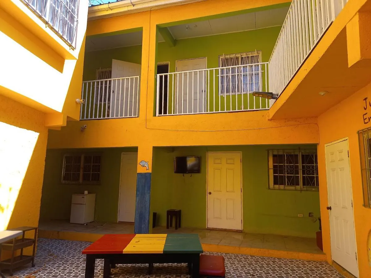 Labrish Guest House Kingston 2*,  Jamaika