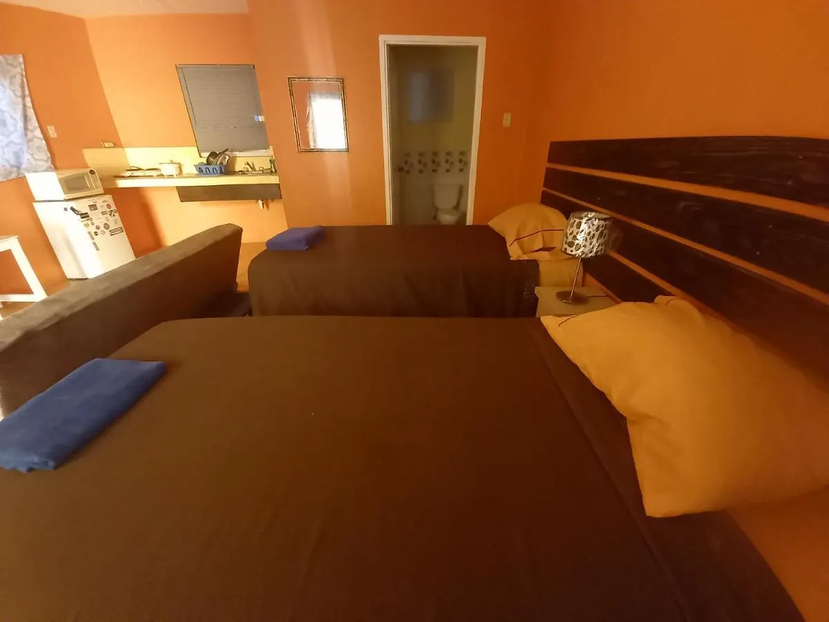 Labrish Guest House Kingston