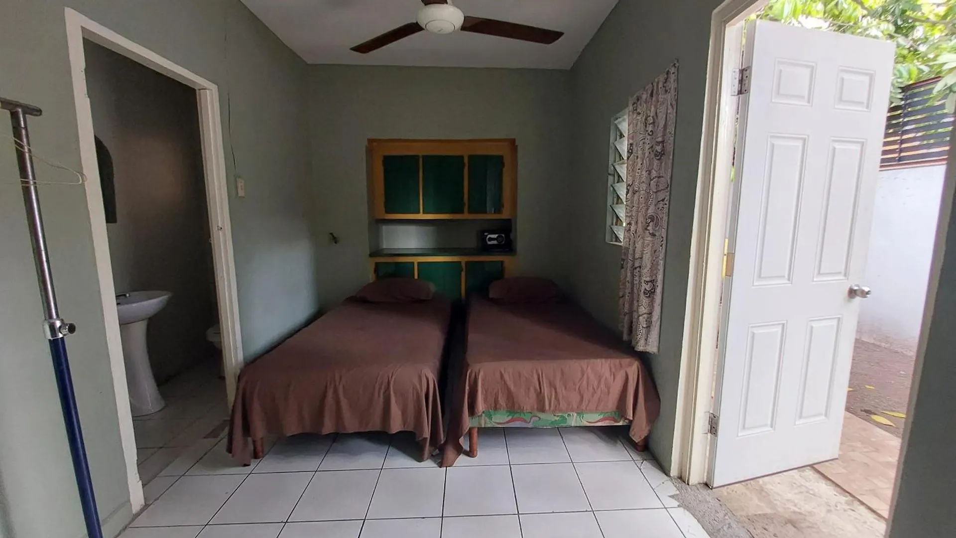 Labrish Guest House Kingston 2*,  Jamaika